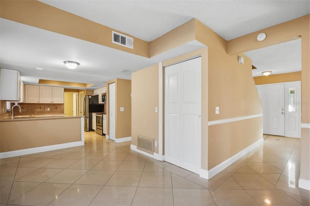 Activo con contrato: $319,900 (3 camas, 2 baños, 1862 Pies cuadrados)