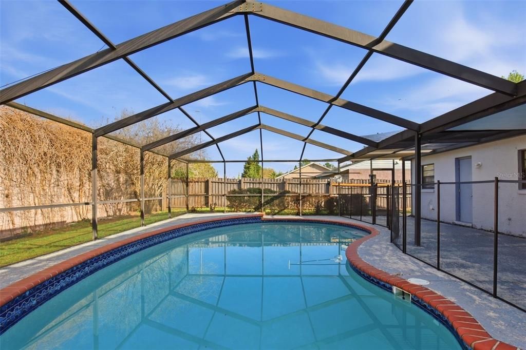 Activo con contrato: $319,900 (3 camas, 2 baños, 1862 Pies cuadrados)