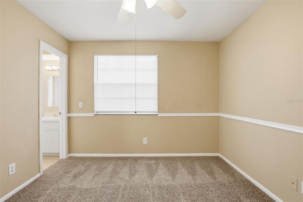Activo con contrato: $319,900 (3 camas, 2 baños, 1862 Pies cuadrados)