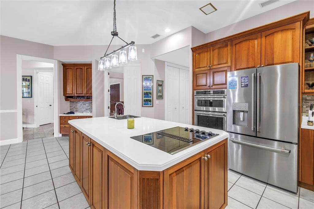 For Sale: $3,350,000 (6 beds, 6 baths, 6140 Square Feet)