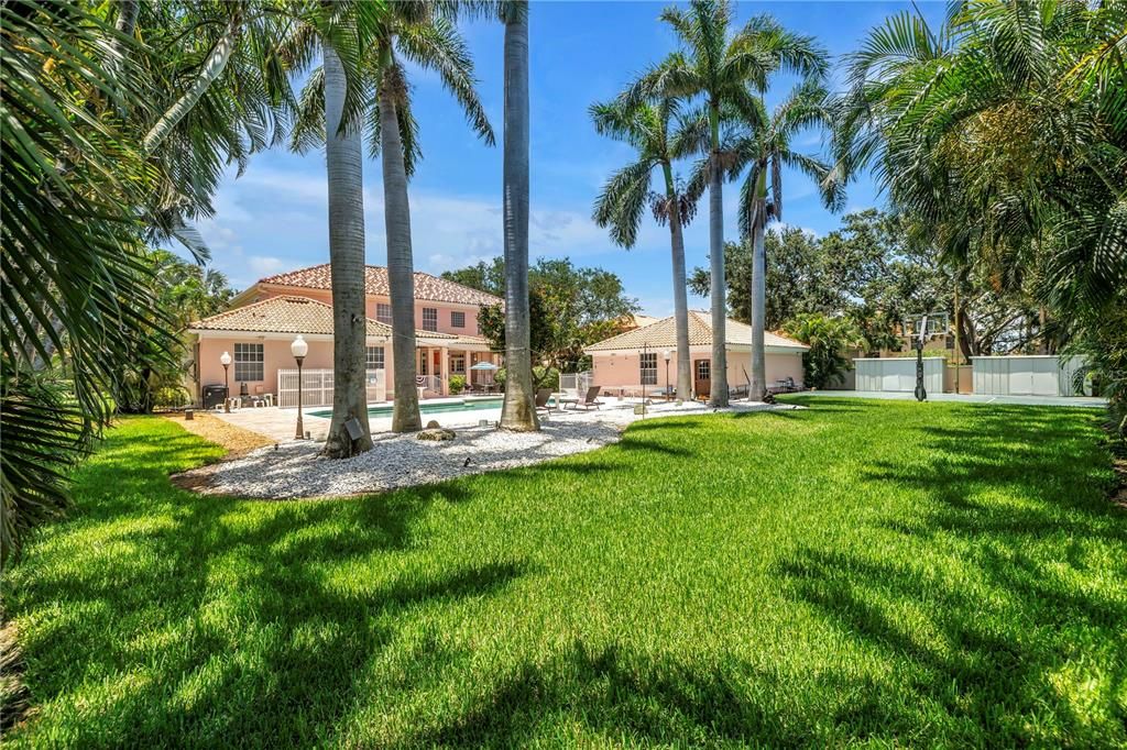 For Sale: $3,350,000 (6 beds, 6 baths, 6140 Square Feet)