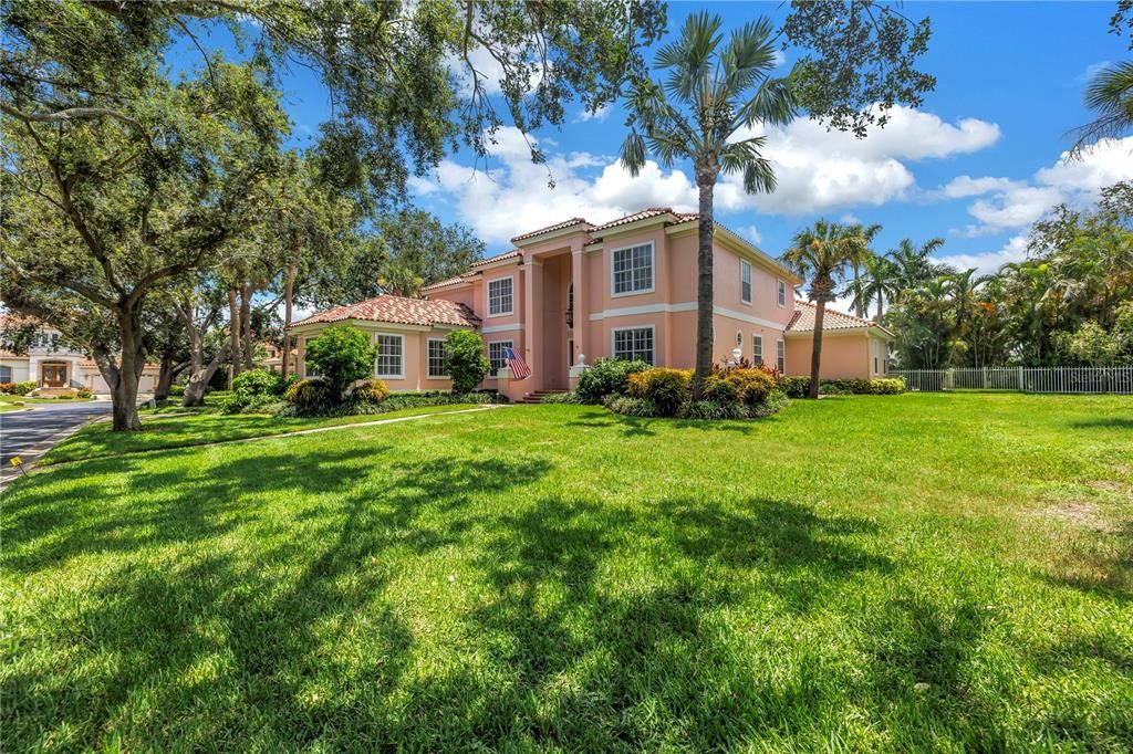 For Sale: $3,350,000 (6 beds, 6 baths, 6140 Square Feet)