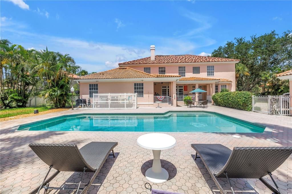 For Sale: $3,350,000 (6 beds, 6 baths, 6140 Square Feet)