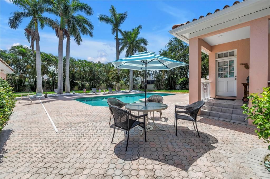 For Sale: $3,350,000 (6 beds, 6 baths, 6140 Square Feet)