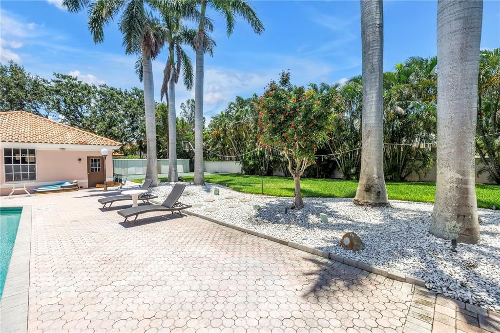 For Sale: $3,350,000 (6 beds, 6 baths, 6140 Square Feet)