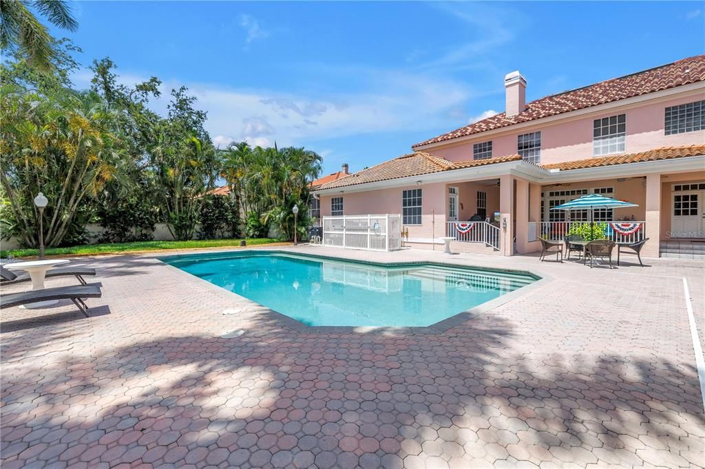 For Sale: $3,350,000 (6 beds, 6 baths, 6140 Square Feet)