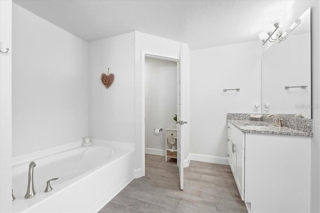 En Venta: $569,500 (5 camas, 3 baños, 2516 Pies cuadrados)