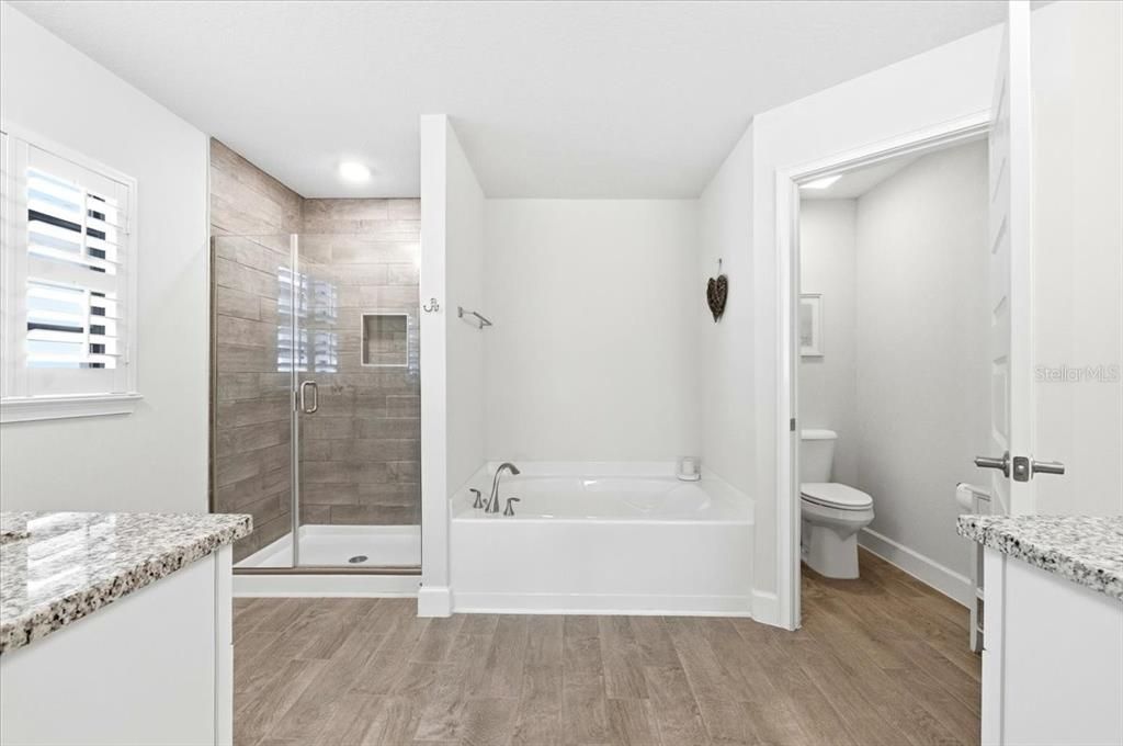 En Venta: $569,500 (5 camas, 3 baños, 2516 Pies cuadrados)
