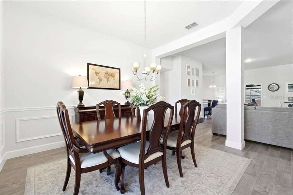 En Venta: $569,500 (5 camas, 3 baños, 2516 Pies cuadrados)