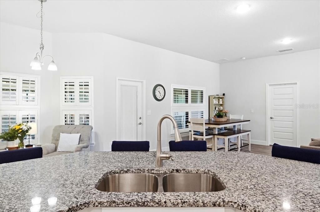 En Venta: $569,500 (5 camas, 3 baños, 2516 Pies cuadrados)