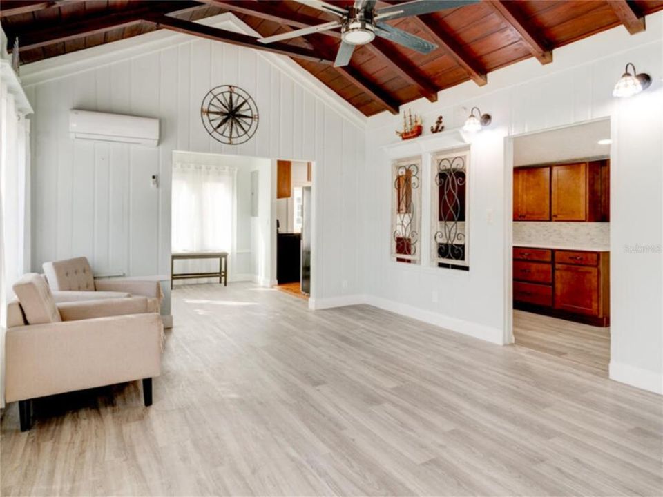 For Sale: $345,000 (3 beds, 1 baths, 1090 Square Feet)