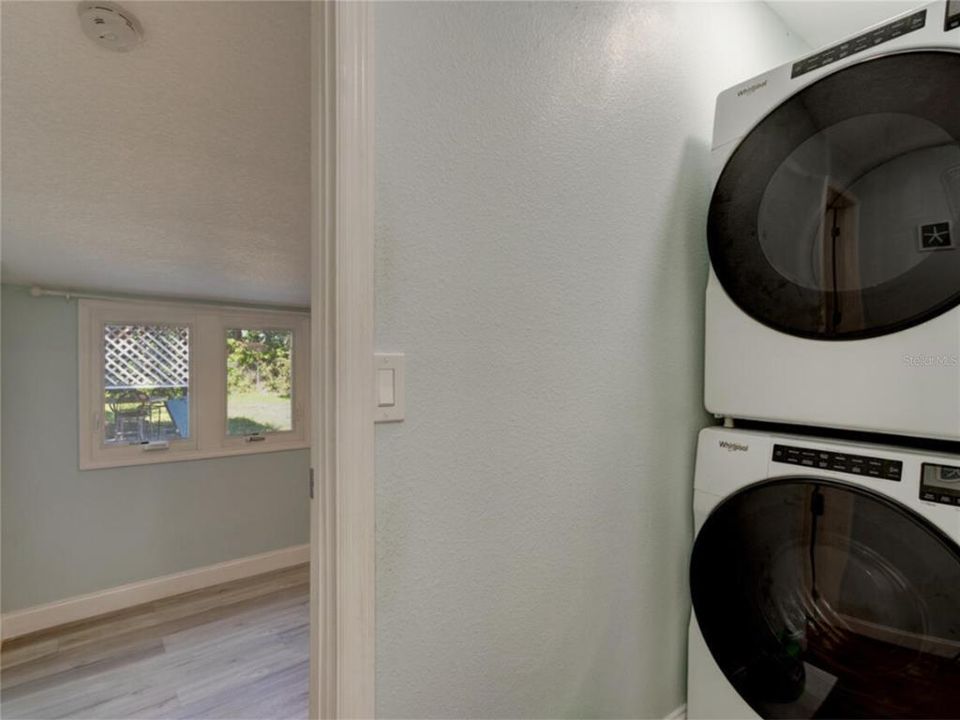 For Sale: $345,000 (3 beds, 1 baths, 1090 Square Feet)