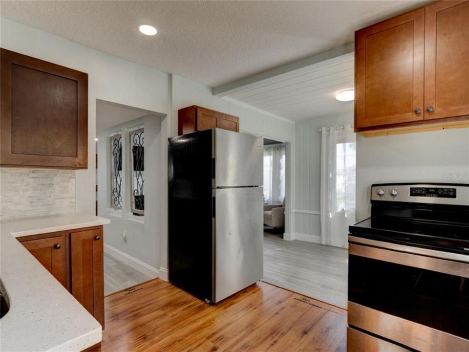 For Sale: $345,000 (3 beds, 1 baths, 1090 Square Feet)