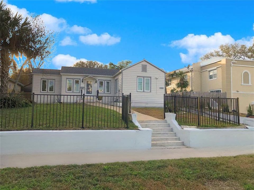 For Sale: $345,000 (3 beds, 1 baths, 1090 Square Feet)