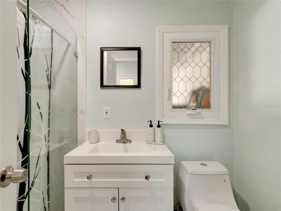 For Sale: $345,000 (3 beds, 1 baths, 1090 Square Feet)
