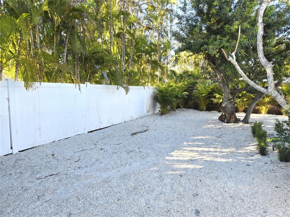 For Rent: $3,500 (3 beds, 2 baths, 1200 Square Feet)