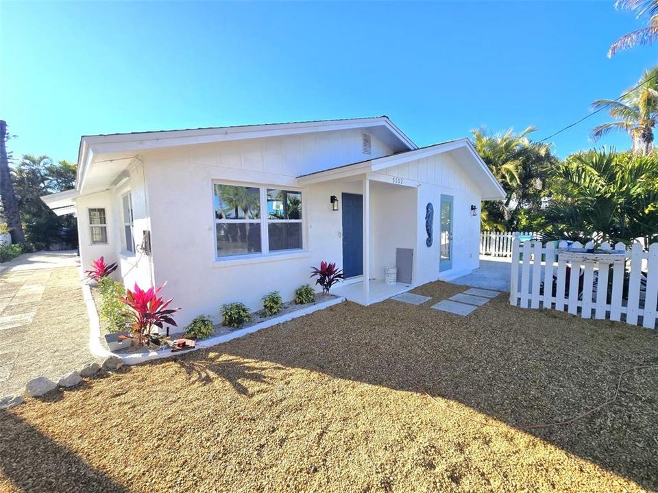 For Rent: $3,500 (3 beds, 2 baths, 1200 Square Feet)