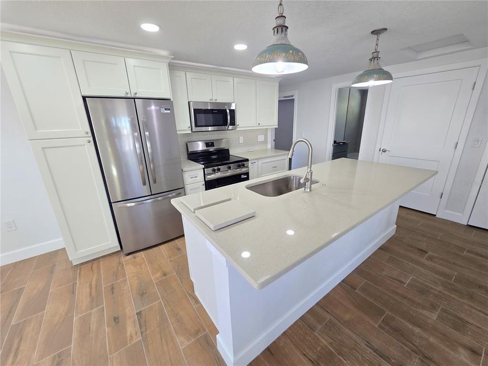 For Rent: $3,500 (3 beds, 2 baths, 1200 Square Feet)