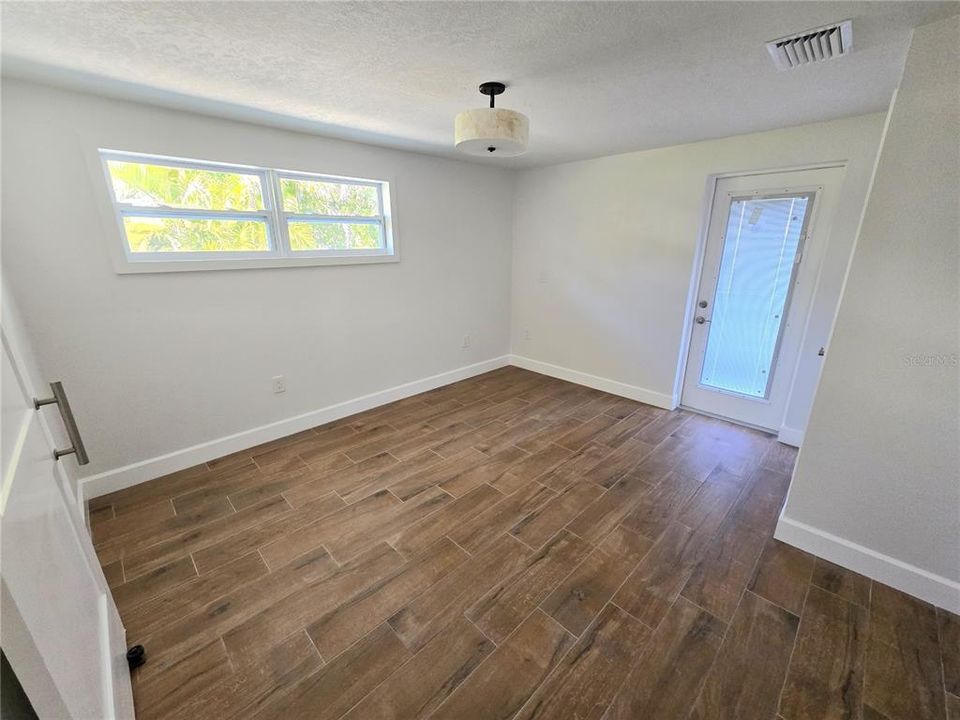 For Rent: $3,500 (3 beds, 2 baths, 1200 Square Feet)