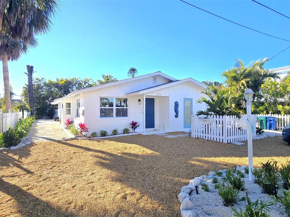 For Rent: $3,500 (3 beds, 2 baths, 1200 Square Feet)