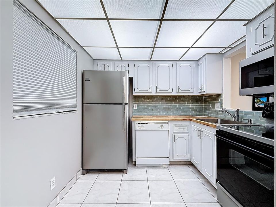 Под контрактом: $155,000 (2 спален, 1 ванн, 840 Квадратных фут)