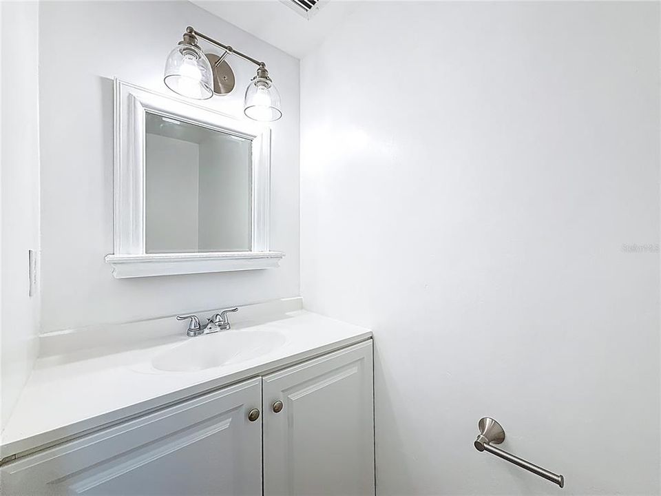 Под контрактом: $155,000 (2 спален, 1 ванн, 840 Квадратных фут)