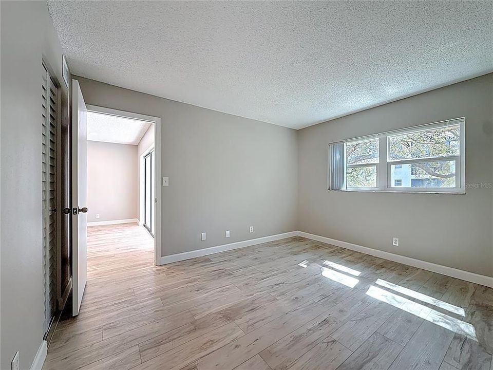 Под контрактом: $155,000 (2 спален, 1 ванн, 840 Квадратных фут)