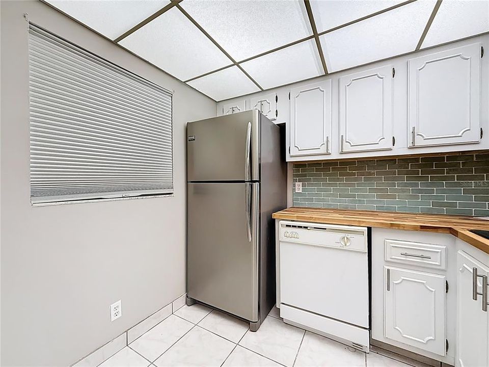 Под контрактом: $155,000 (2 спален, 1 ванн, 840 Квадратных фут)