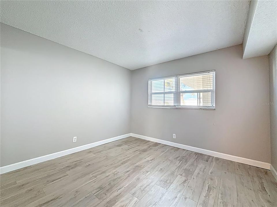 Под контрактом: $155,000 (2 спален, 1 ванн, 840 Квадратных фут)