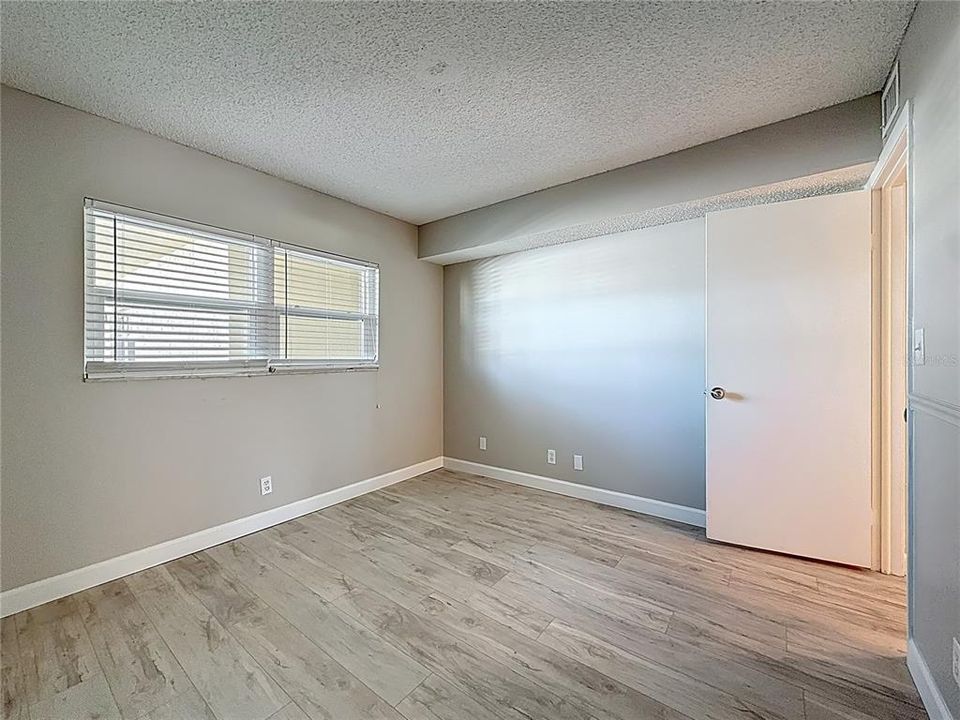 Под контрактом: $155,000 (2 спален, 1 ванн, 840 Квадратных фут)