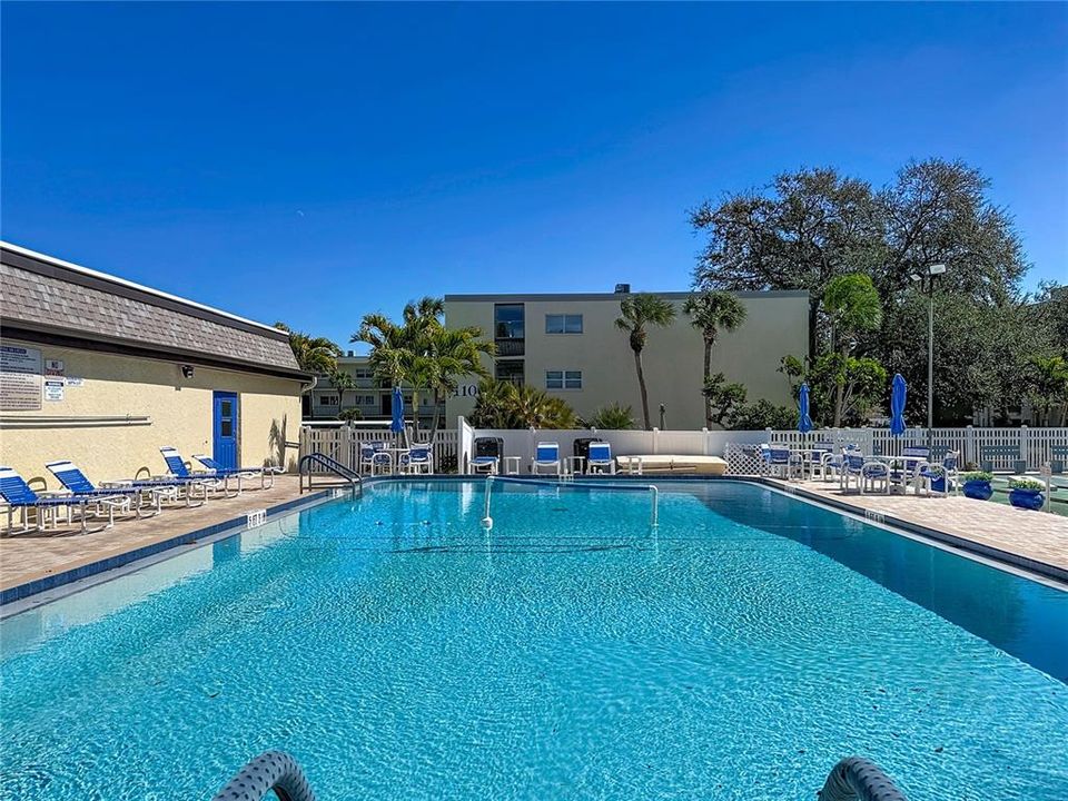 Под контрактом: $155,000 (2 спален, 1 ванн, 840 Квадратных фут)