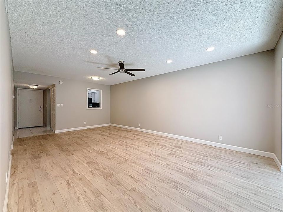 Под контрактом: $155,000 (2 спален, 1 ванн, 840 Квадратных фут)