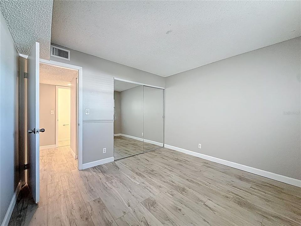 Под контрактом: $155,000 (2 спален, 1 ванн, 840 Квадратных фут)