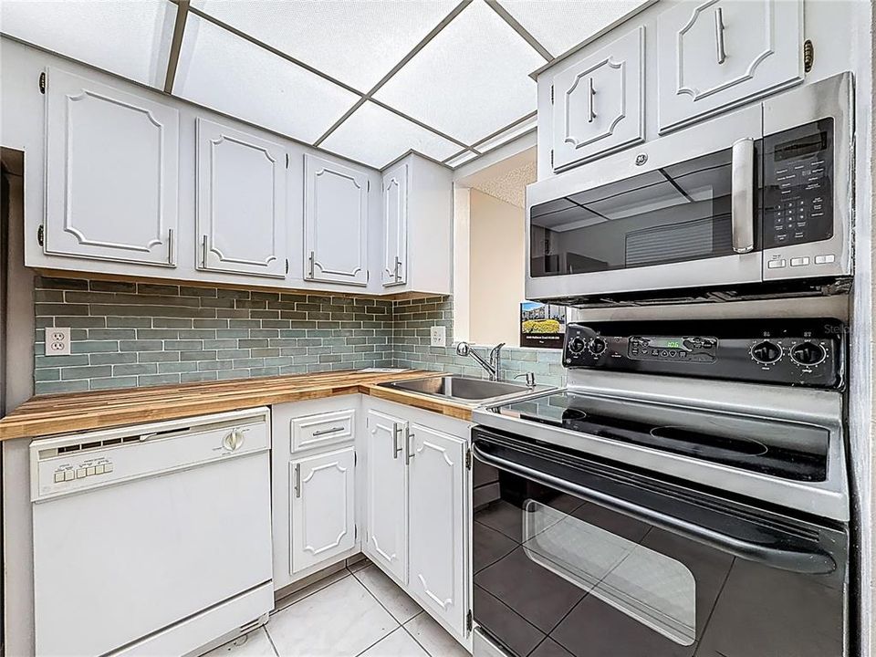 Под контрактом: $155,000 (2 спален, 1 ванн, 840 Квадратных фут)