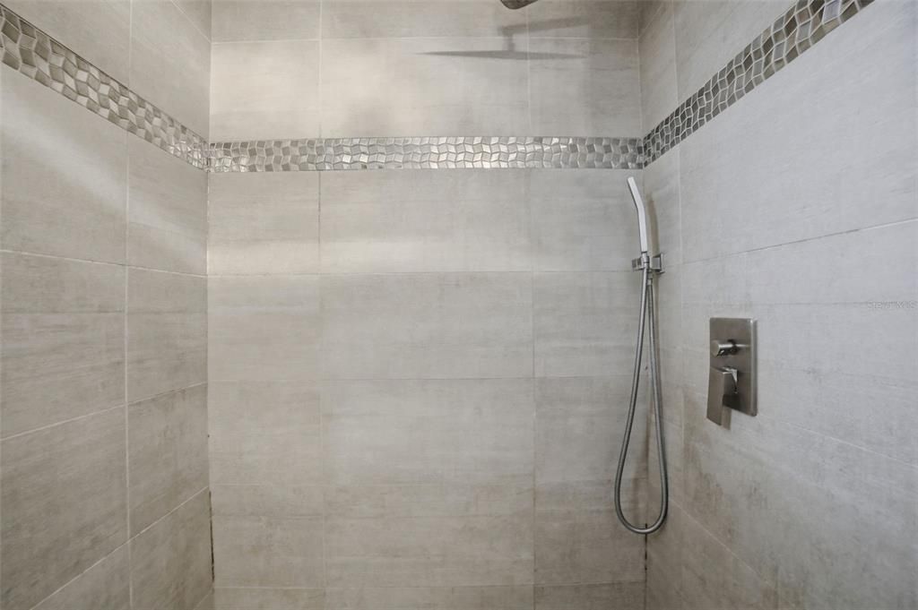 For Sale: $110,000 (2 beds, 1 baths, 664 Square Feet)