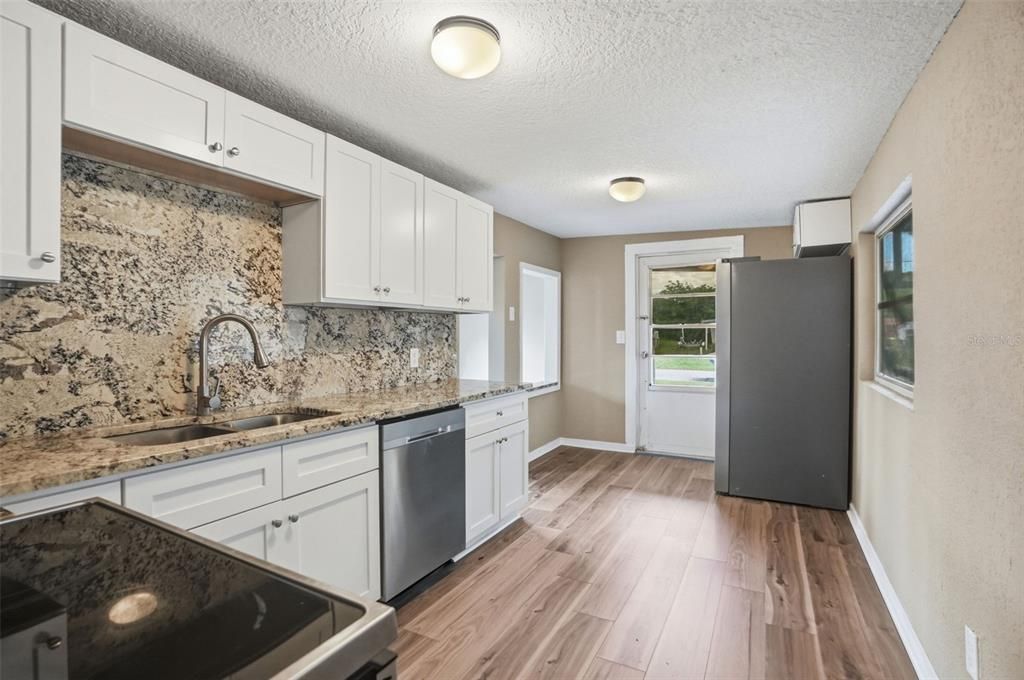 For Sale: $110,000 (2 beds, 1 baths, 664 Square Feet)