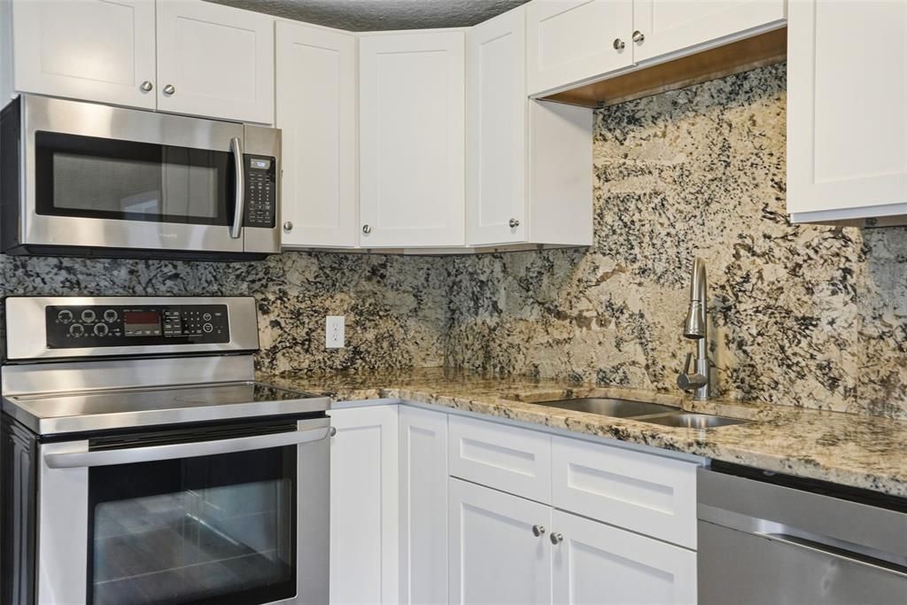 For Sale: $110,000 (2 beds, 1 baths, 664 Square Feet)