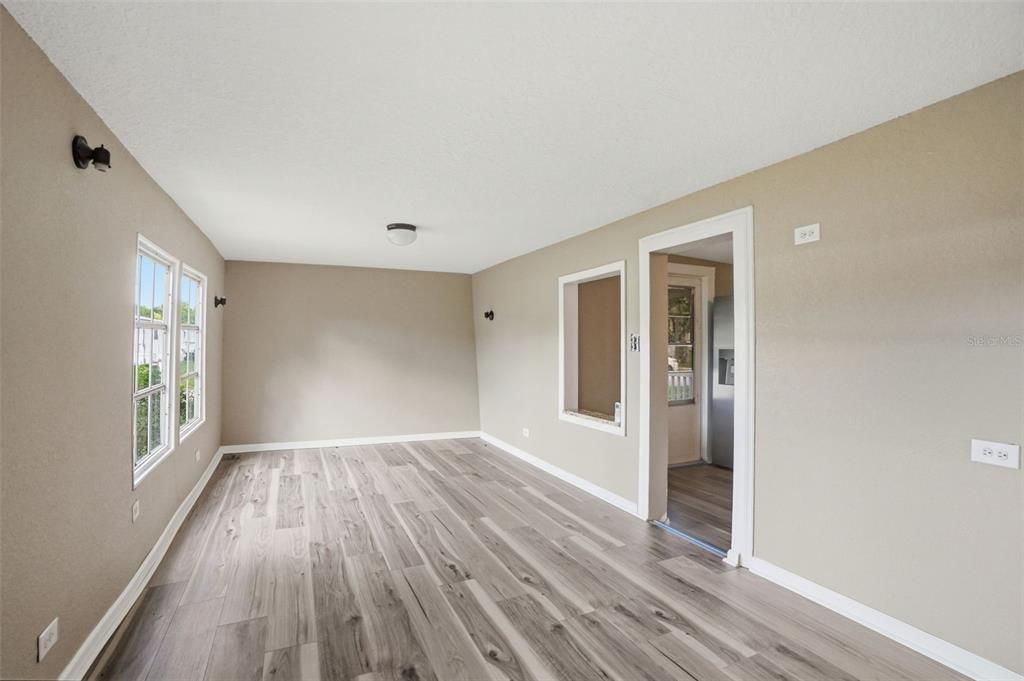 For Sale: $110,000 (2 beds, 1 baths, 664 Square Feet)