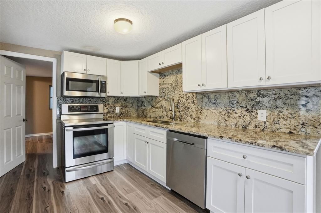 For Sale: $110,000 (2 beds, 1 baths, 664 Square Feet)