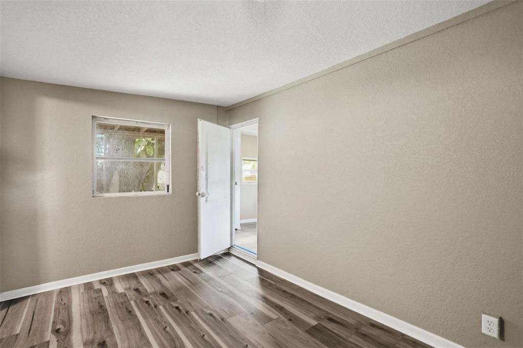 For Sale: $110,000 (2 beds, 1 baths, 664 Square Feet)