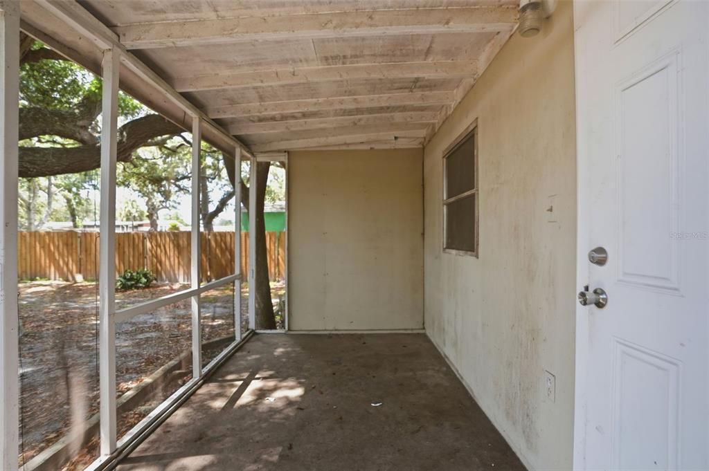For Sale: $110,000 (2 beds, 1 baths, 664 Square Feet)