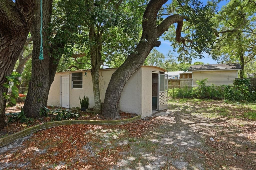For Sale: $110,000 (2 beds, 1 baths, 664 Square Feet)