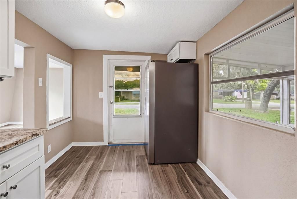 For Sale: $110,000 (2 beds, 1 baths, 664 Square Feet)