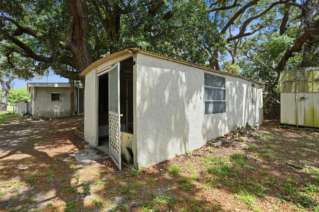For Sale: $110,000 (2 beds, 1 baths, 664 Square Feet)