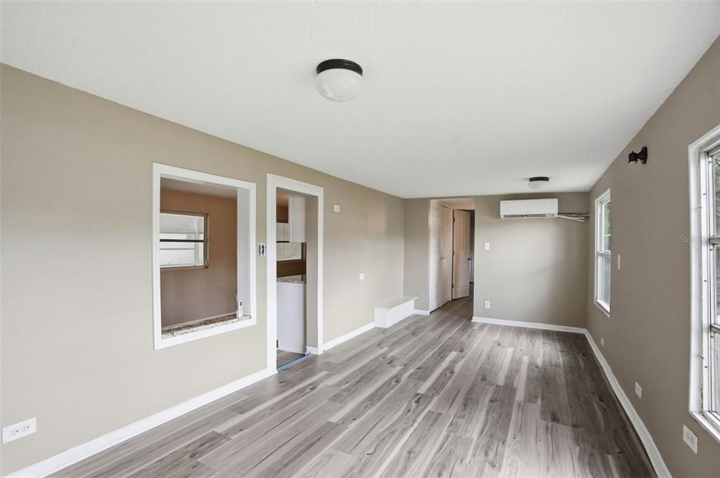 For Sale: $110,000 (2 beds, 1 baths, 664 Square Feet)