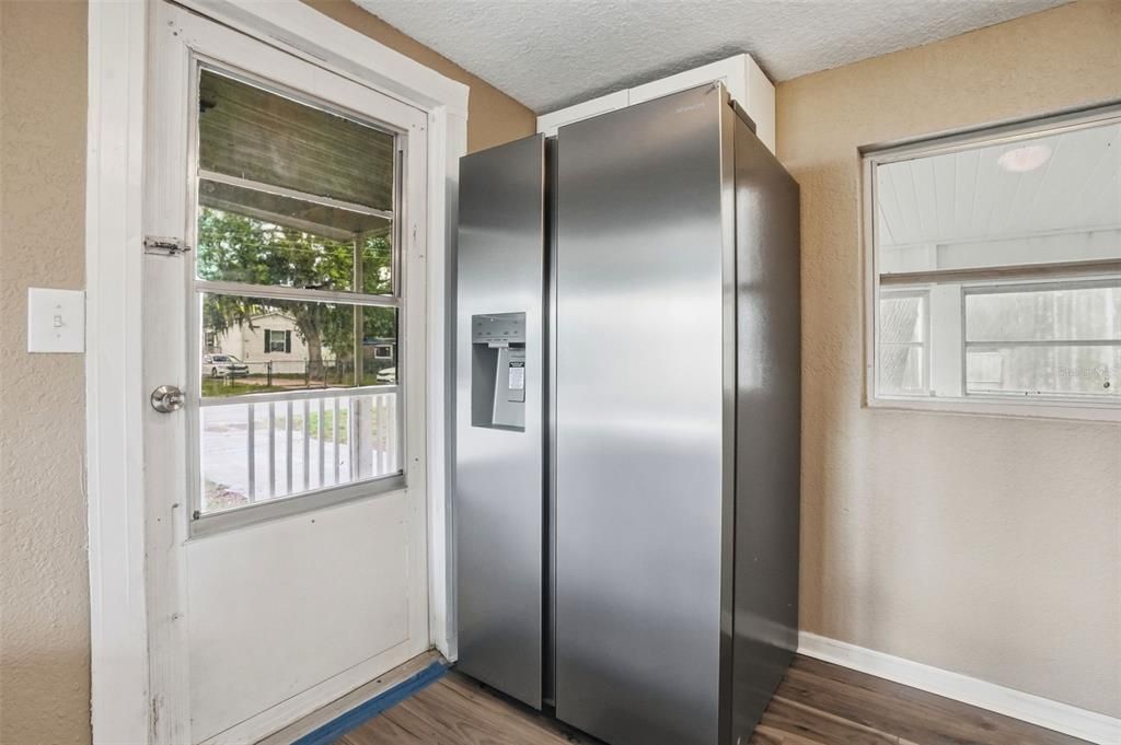 For Sale: $110,000 (2 beds, 1 baths, 664 Square Feet)