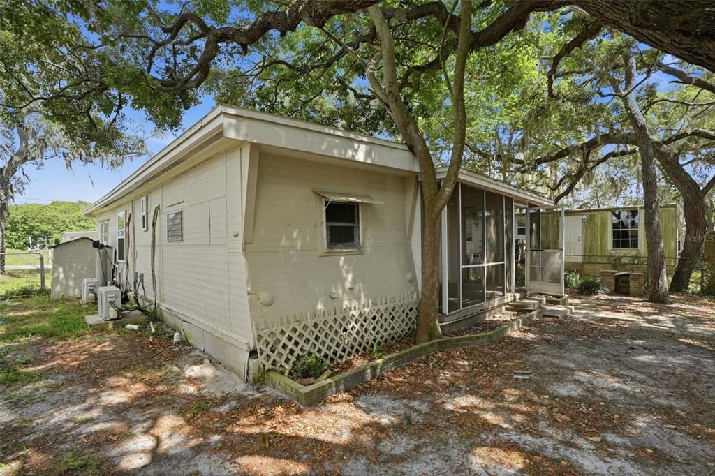 For Sale: $110,000 (2 beds, 1 baths, 664 Square Feet)