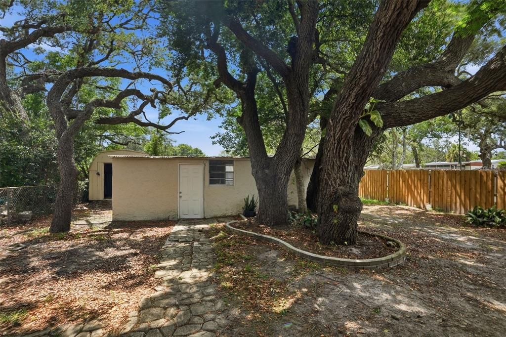 For Sale: $110,000 (2 beds, 1 baths, 664 Square Feet)
