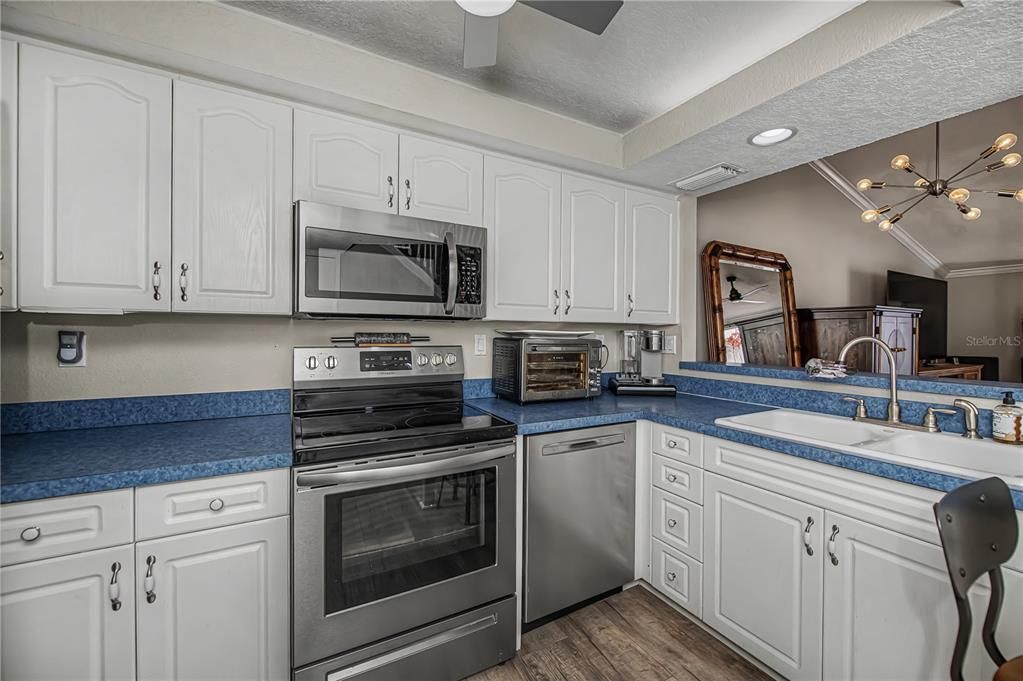 待售: $475,000 (2 贝兹, 2 浴室, 1357 平方英尺)