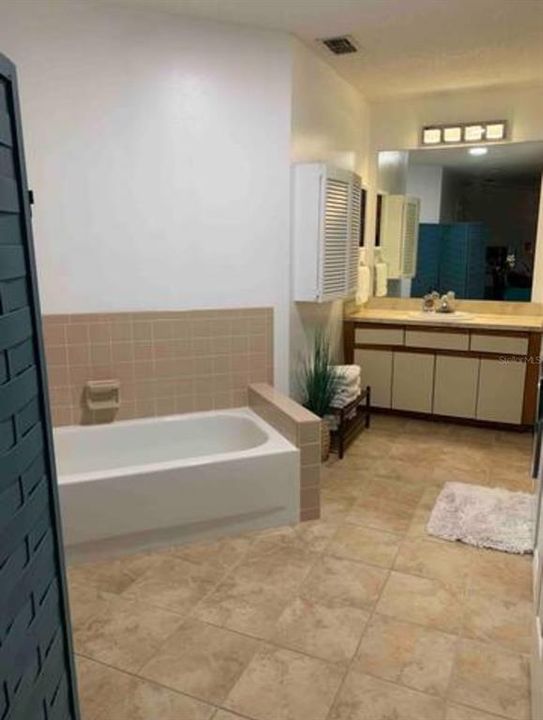 En Venta: $154,900 (2 camas, 2 baños, 930 Pies cuadrados)